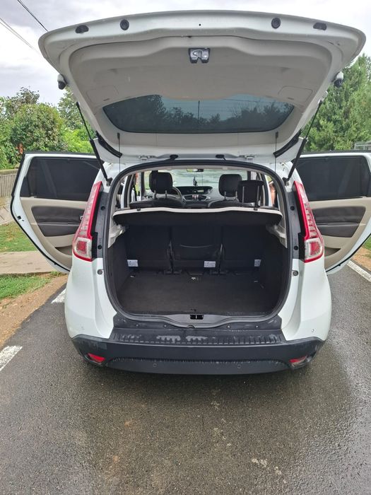 Se vinde Renault Scenic 3 
AN 26.04.2011

EURO 5

X-MODE HARMONIE CHOC