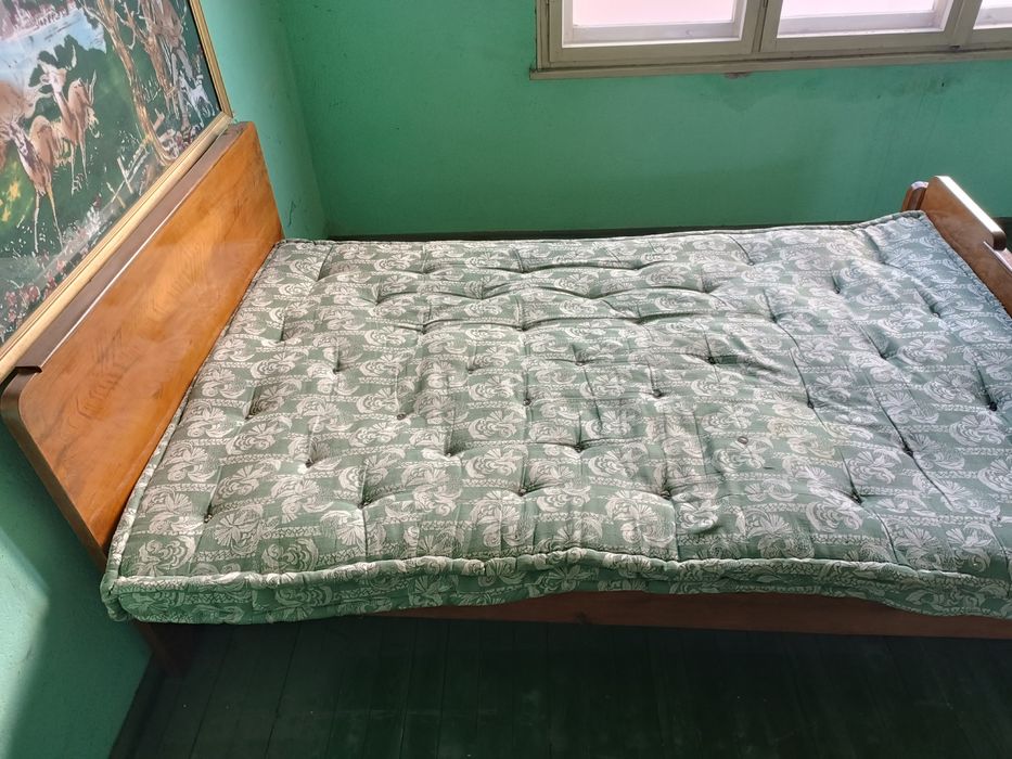 Масивно легло с дюшек