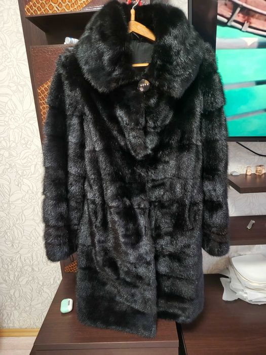 Продам шубу с капюшоном