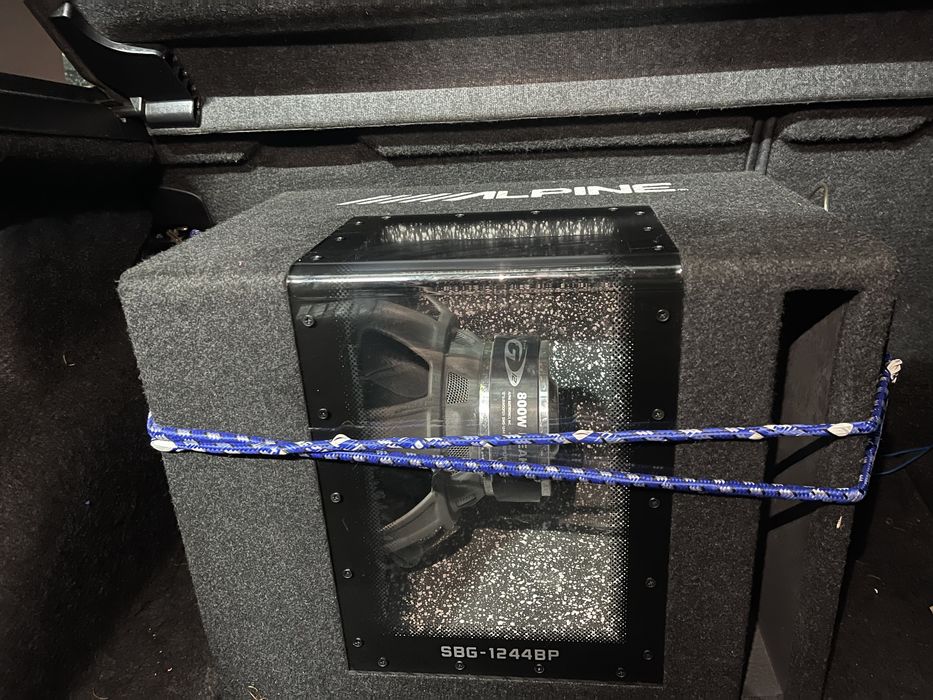 Vand subwoofer ALPINE  800W PEAK+  statie ALPINE  500w