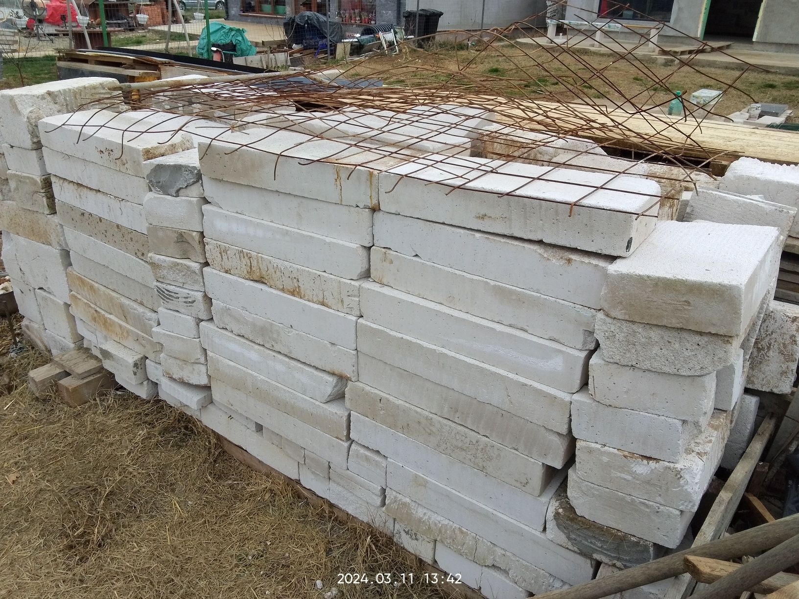 Vând BCA Macon 10x60x25 , peste 50 bucati nefolosite .