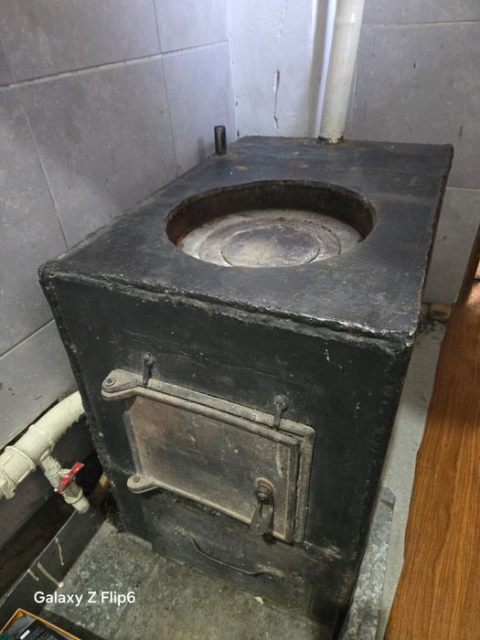 Котел для отопления на твердом топливе, в отличном состоянии