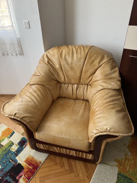 Canapea cu fotolii de piele