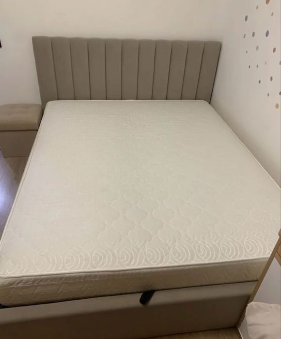 Двуспальная кровать