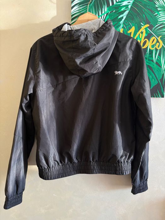 Спортно яке Lonsdale London- с качулка и акценти в розово