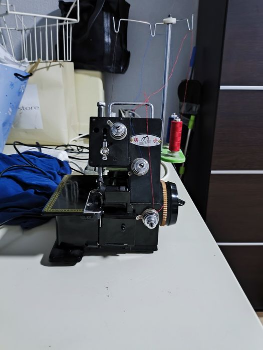 Оверлок в хорошем состоянии