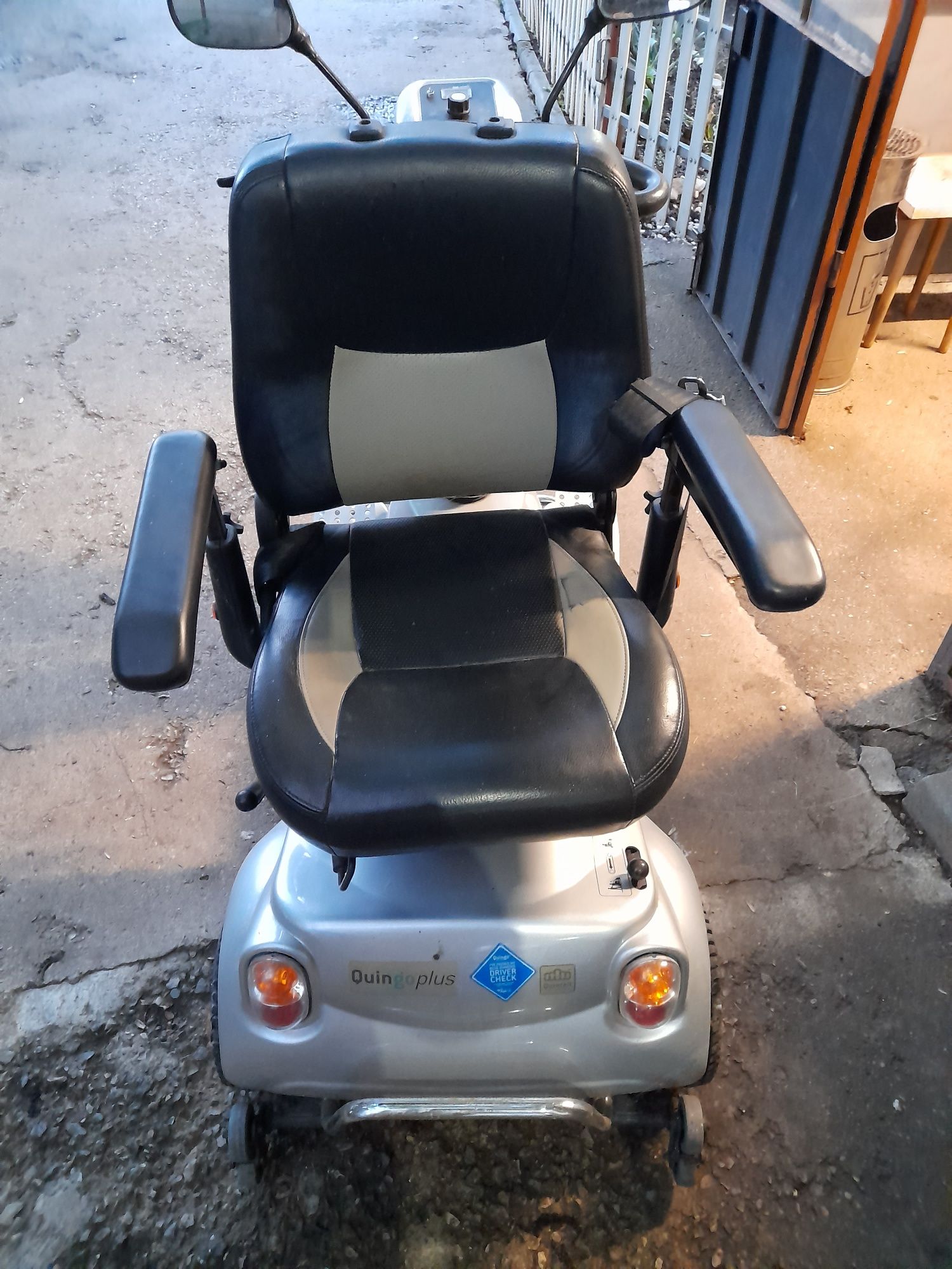 Продавам инвалидна акумулаторна количка