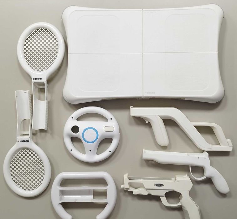 Пълен Комплект Nintendo Wii Mini + 2 игри и волан