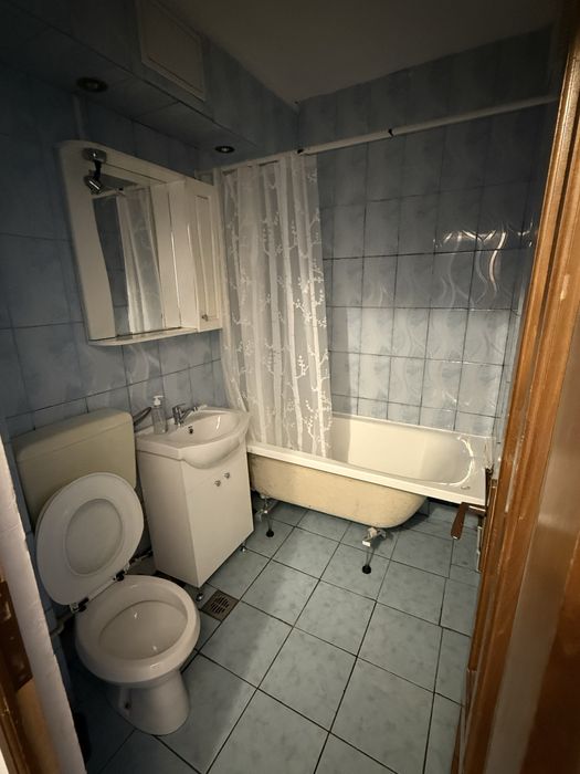Inchiriez apartament cu 3 camere