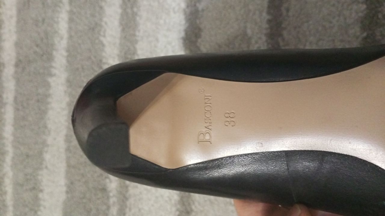 Продам женские туфли Basconi, кожанные, р 38, цвет черный, состояние о