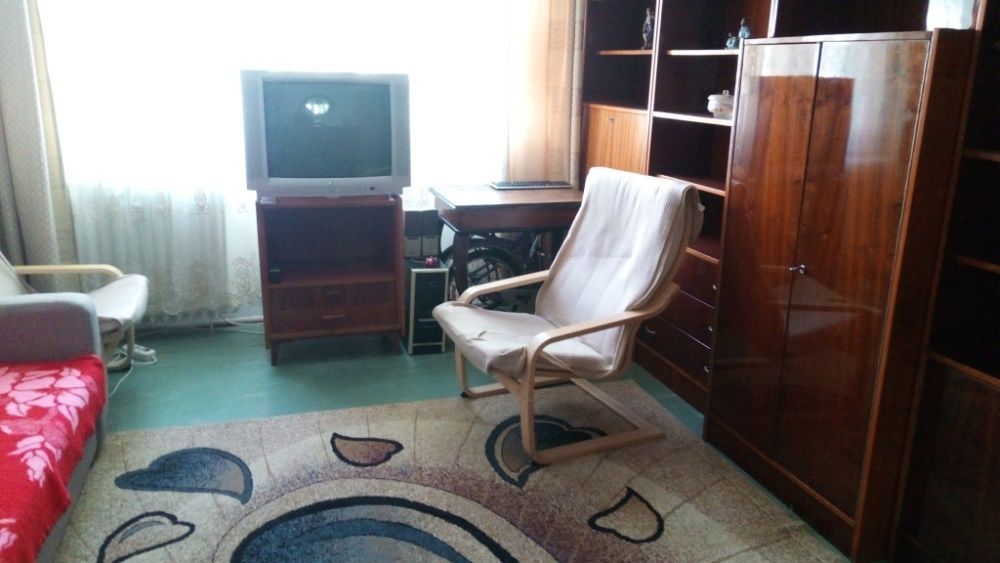 Inchhiriez Camere in apartament cu 3 camere pentru studenti.