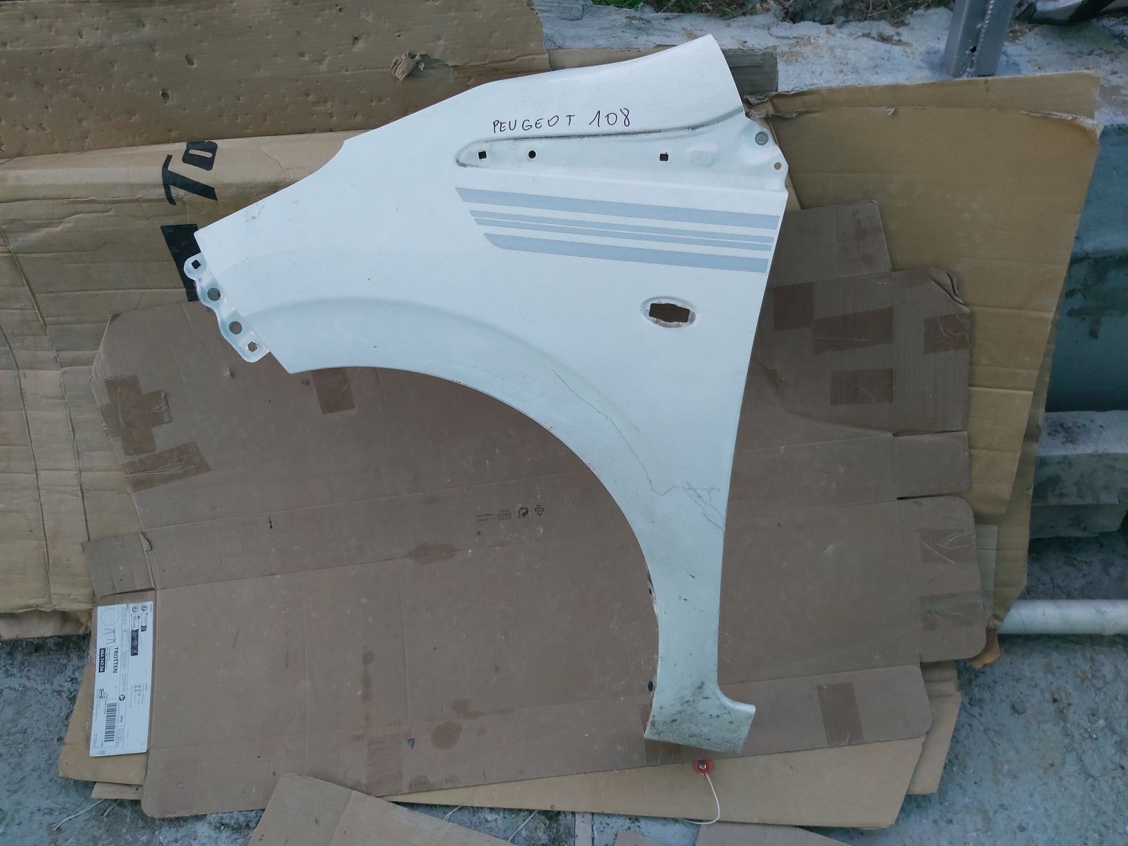 Преден калник ляв пежо 108 Peugeot 108