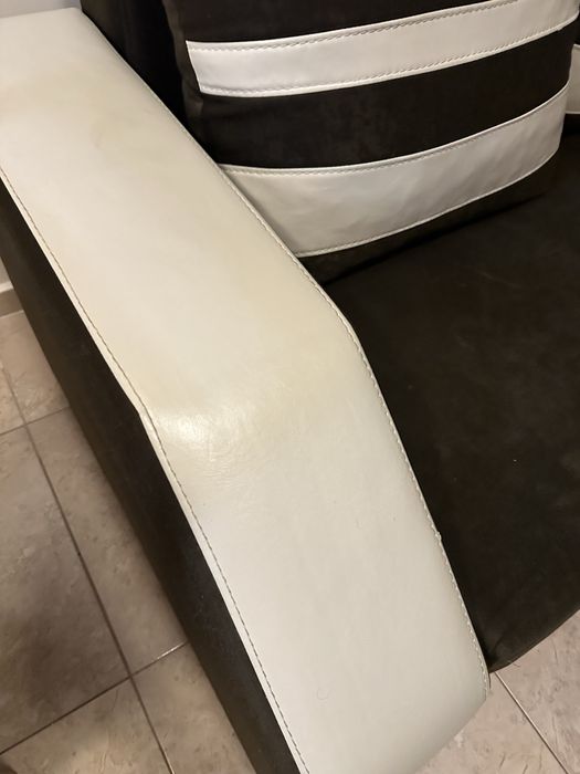 Диван , разтяга се .