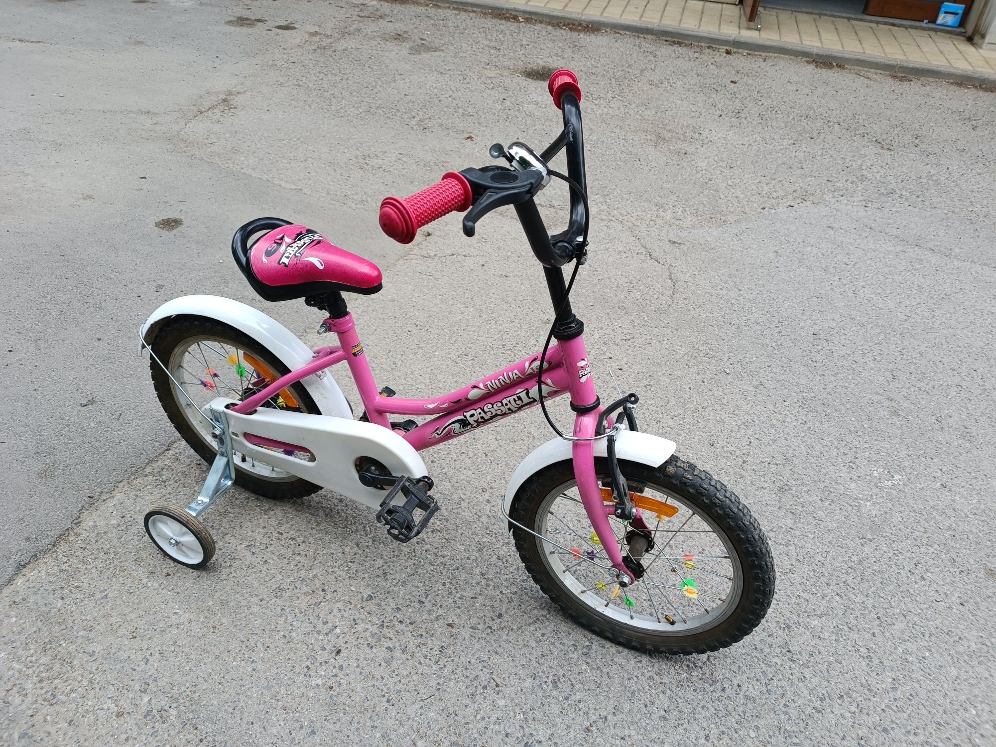 Триколка, колело със спомагателни гуми и тротинетки