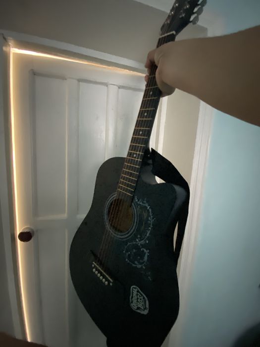 Gitara sotiladi arzon