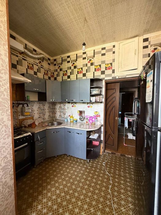 Продаётся большая 3-ех комнатная высокопотолочная квартира