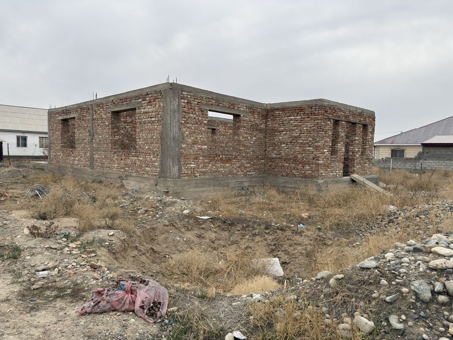 дом недостроеный