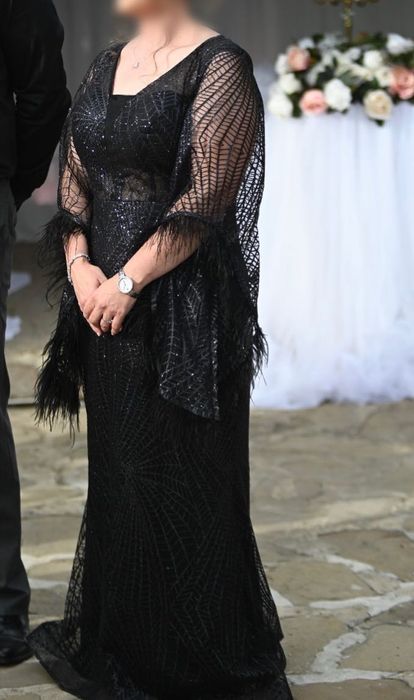 Официална черна рокля