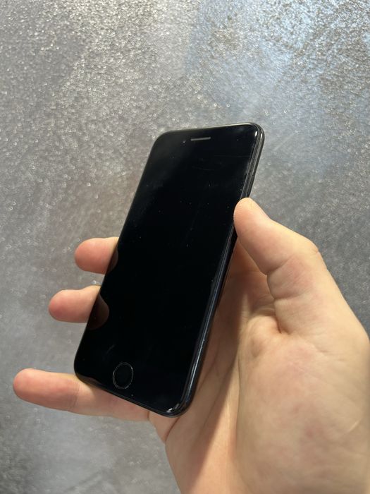 iPhone SE 2020 - 64 ГБ, идеальное состояние!