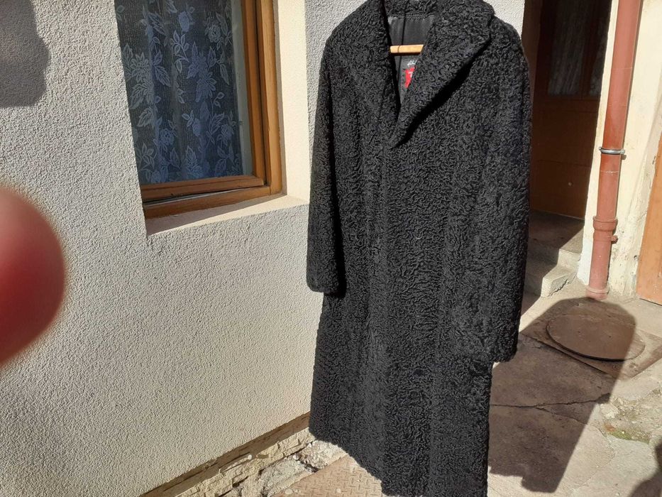 Vand haina de blana astrahan lunga(haina caracul negru)
