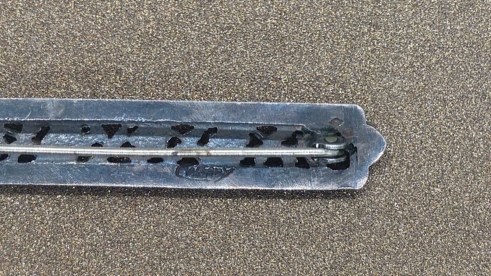 Broșă bară din argint cu trandafiri sculptați