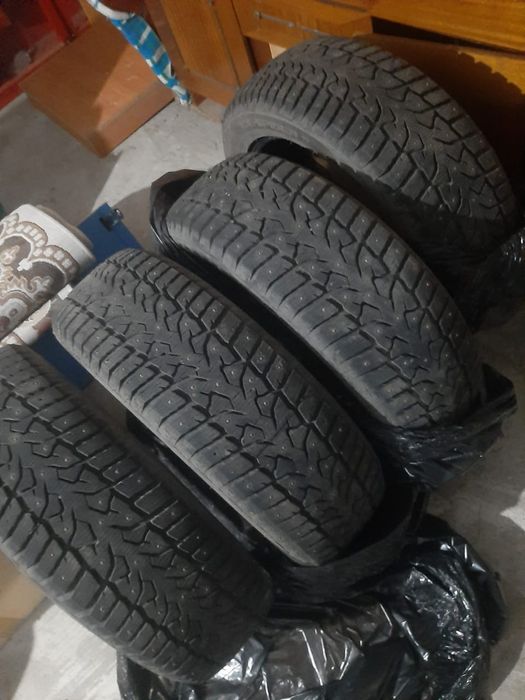 Продам зимние шины  шипованные.