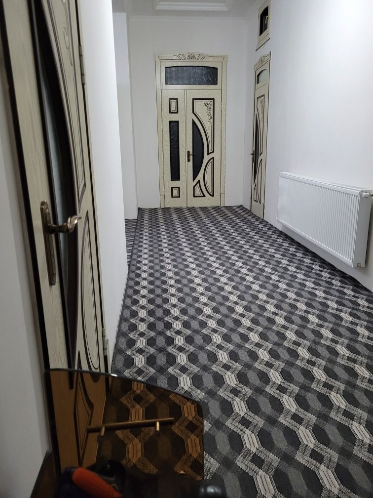 Mansard uy sotiladi