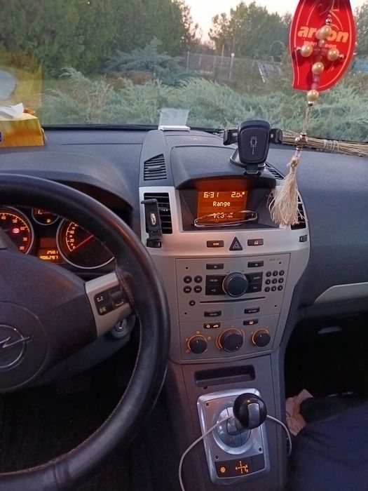 Vând Opel Zafira 1.8 benzină și Gpl an 2008. Mesaj pt video..