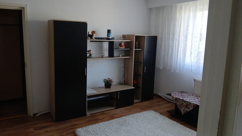 Persoană fizică închiriez apartament cu doua camere ,in deva