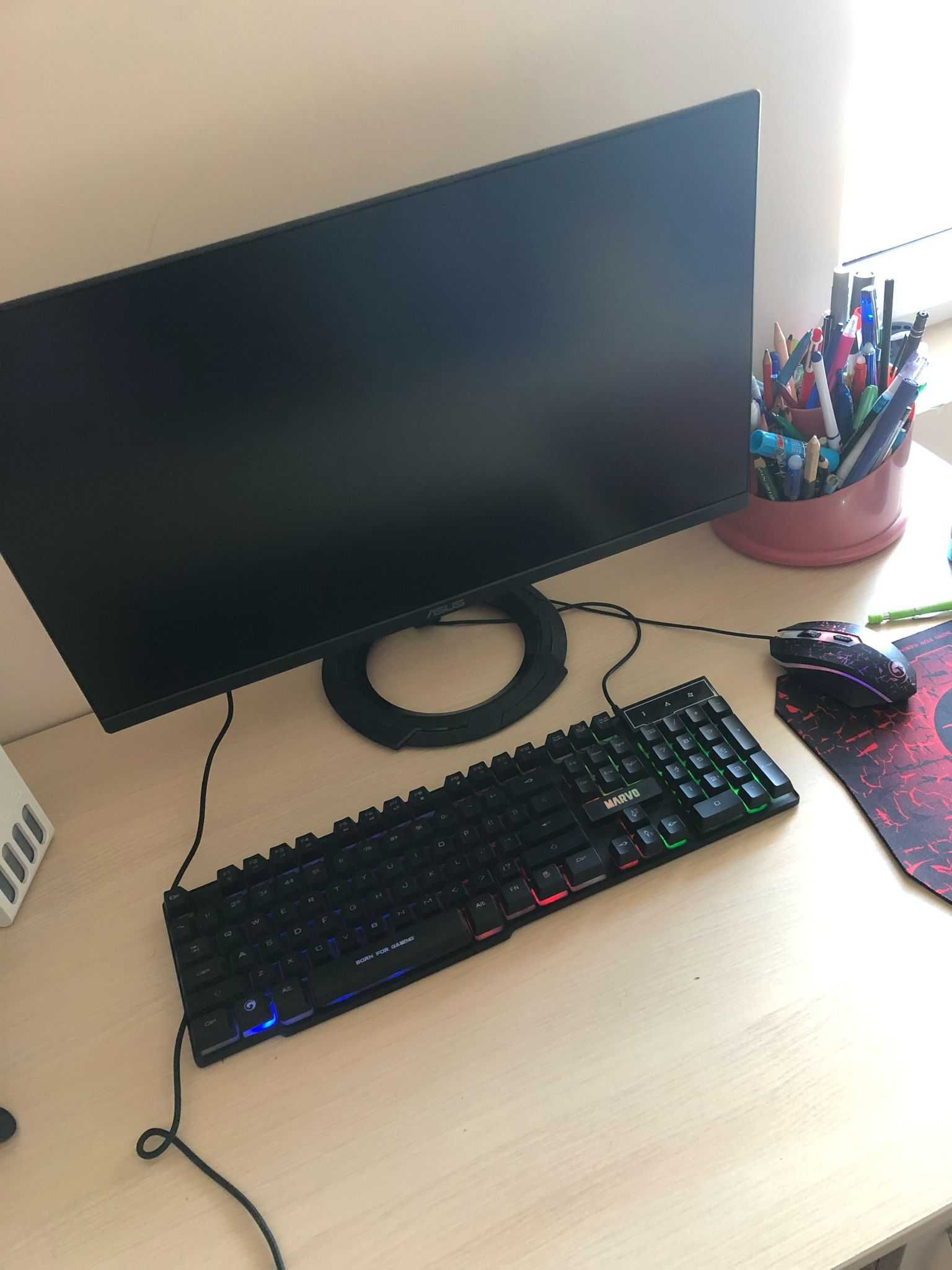 Vand separat\impreuna PC + Monitor + Kit gaming