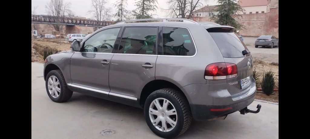 Vând  VW Touareg 2.5 TDI