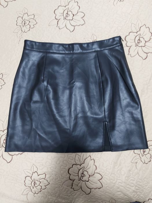 Fusta scurta Molly Bracken, imitatie piele, culoare negru (M)