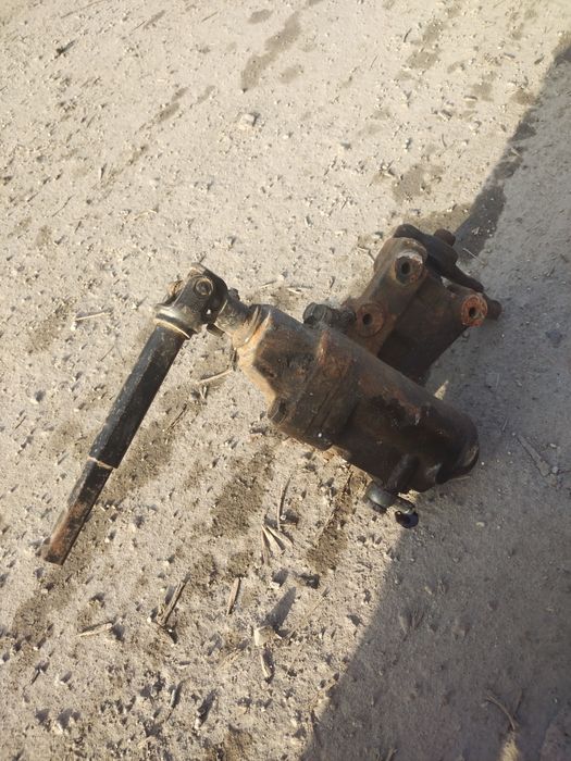 Рулевой механизм с гуром, от шеви нивы