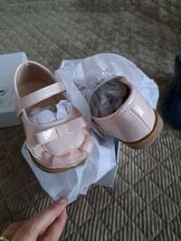 Pantofiori roz de fetita