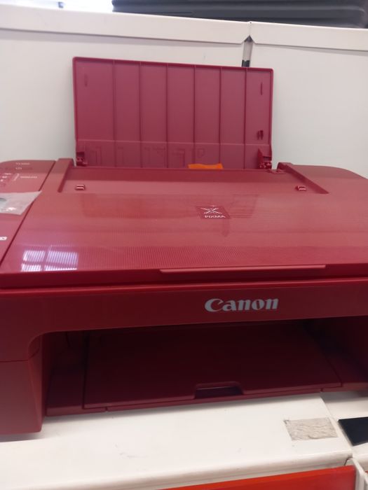 Vând imprimante noi marca CANON