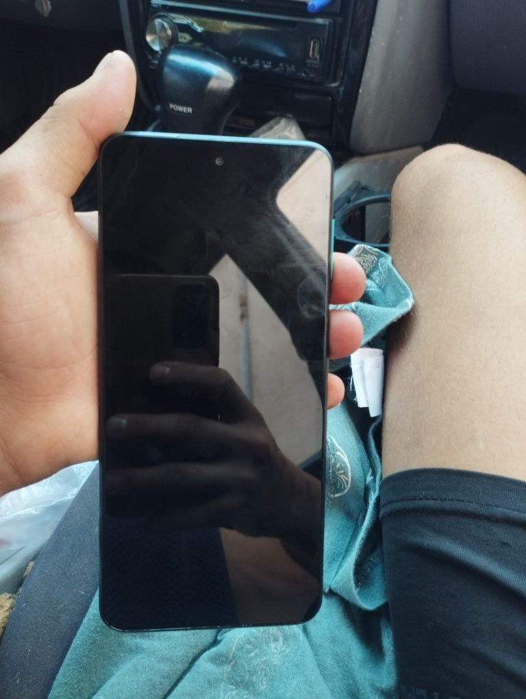 Продавам redmi note 9 pro
