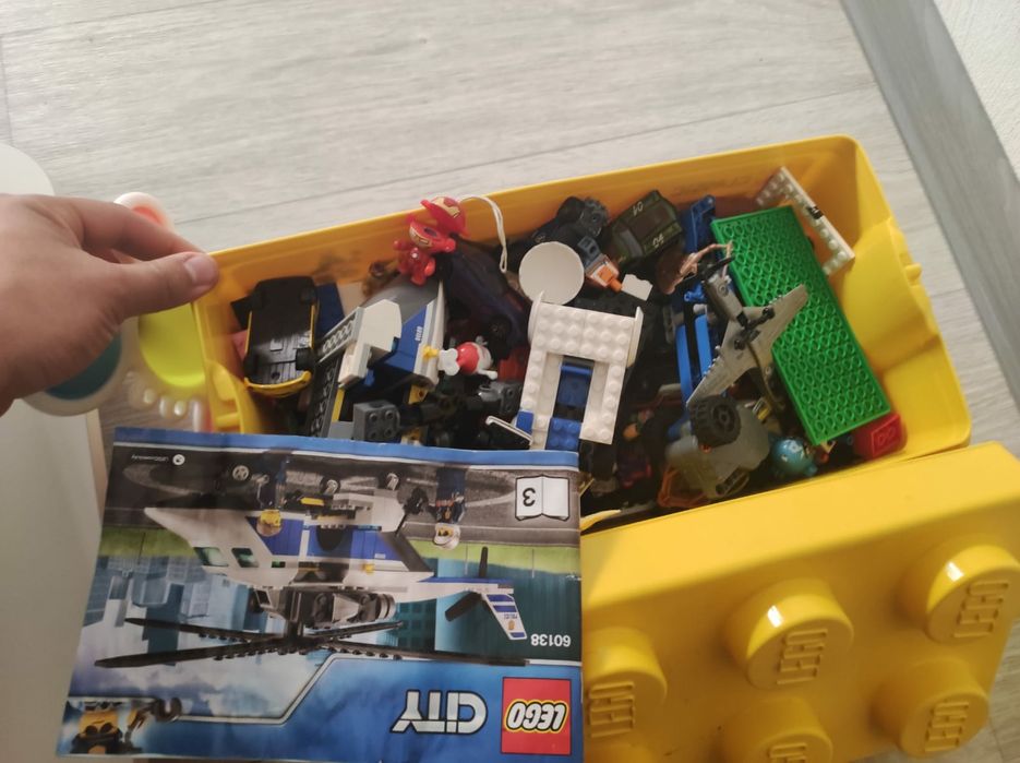 Продам Лего оригинал, несколько наборов в ящике и в пакете