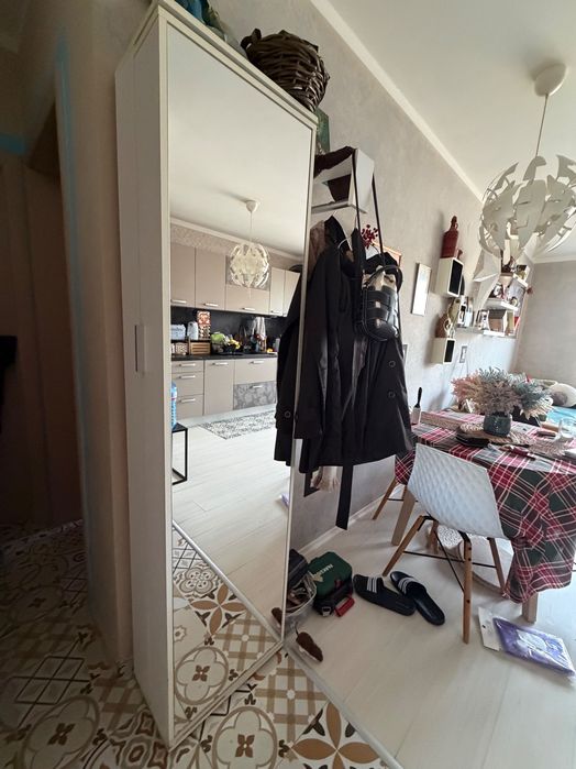 Продавам шкаф за обивки