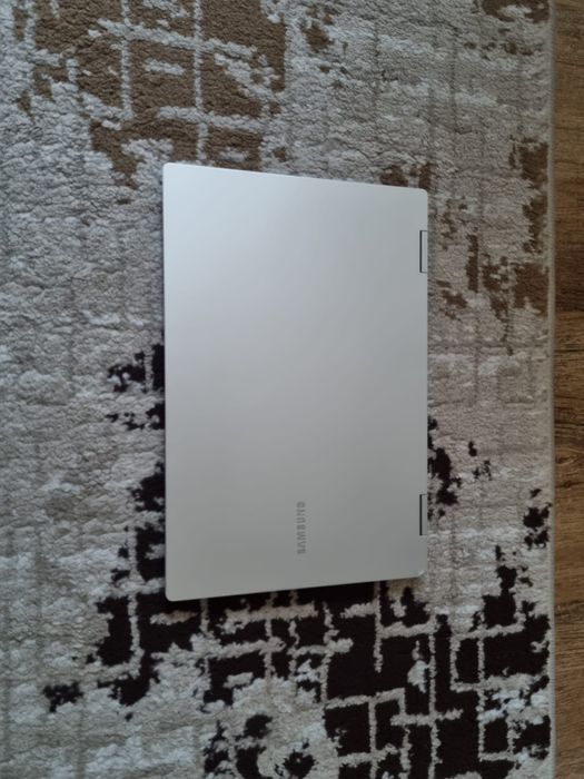 Samsung Galaxy Book Pro 360 5G i7 Super AMOLED cu Touch-Screen 360