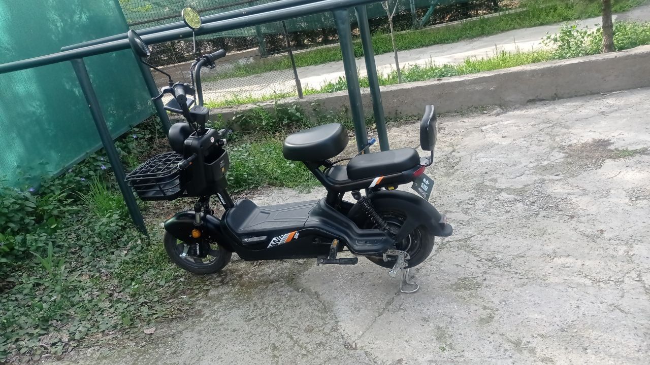 Srochno elektroskuter sotiladi.narxi 250$