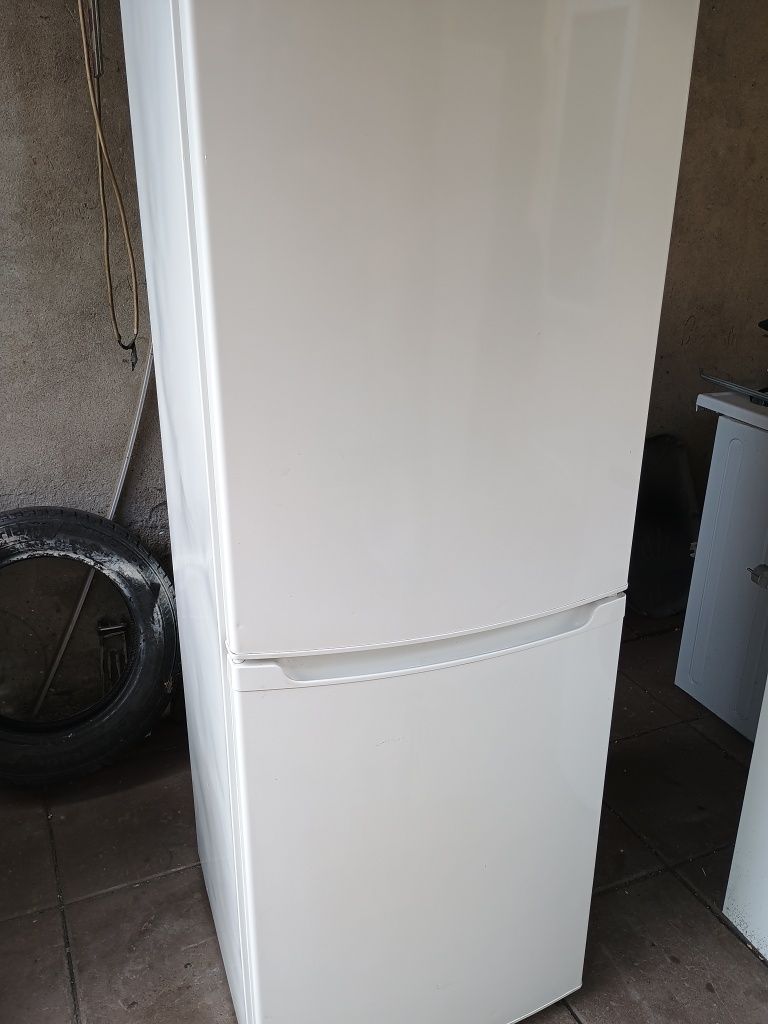 Frigider/Combină frigorifica Polar 100L
