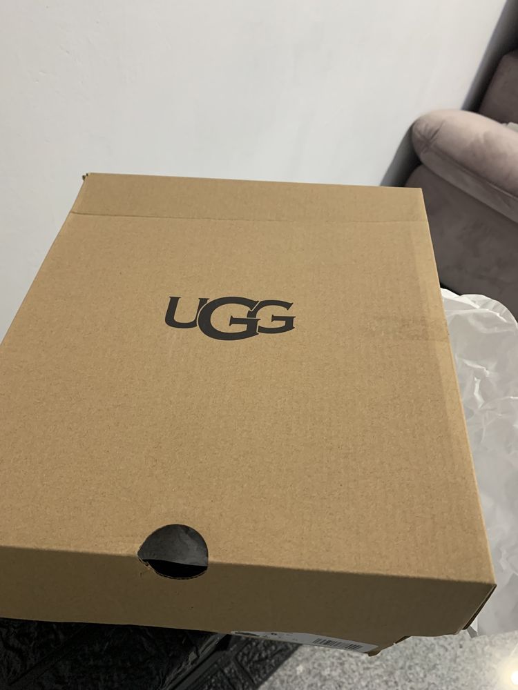 UGG sandale negre