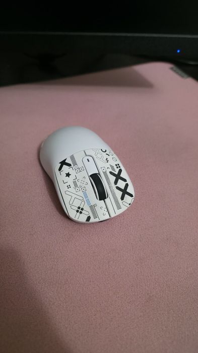 Attack shark x3 
Состояние 7/10
Все работает только кнопка 5 почти вну