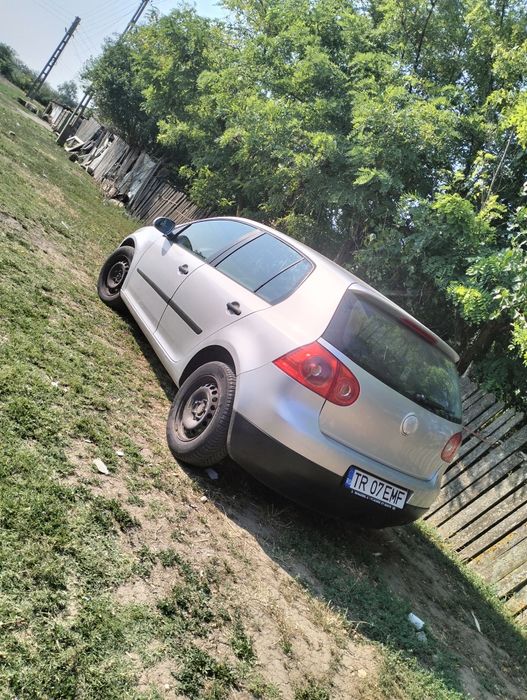 Vând Golf 5 motor 1.4 an 2004