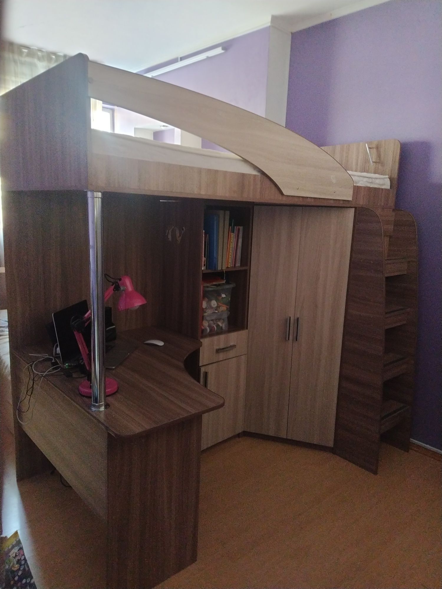 Детская двухъярусная кровать со столом и шкафчиками