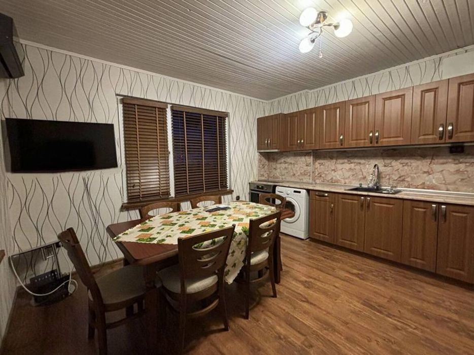 Дава се под наем Етаж от къща в Пловдив, Кършияка - 98 кв.м за 550 € - Снимка #2