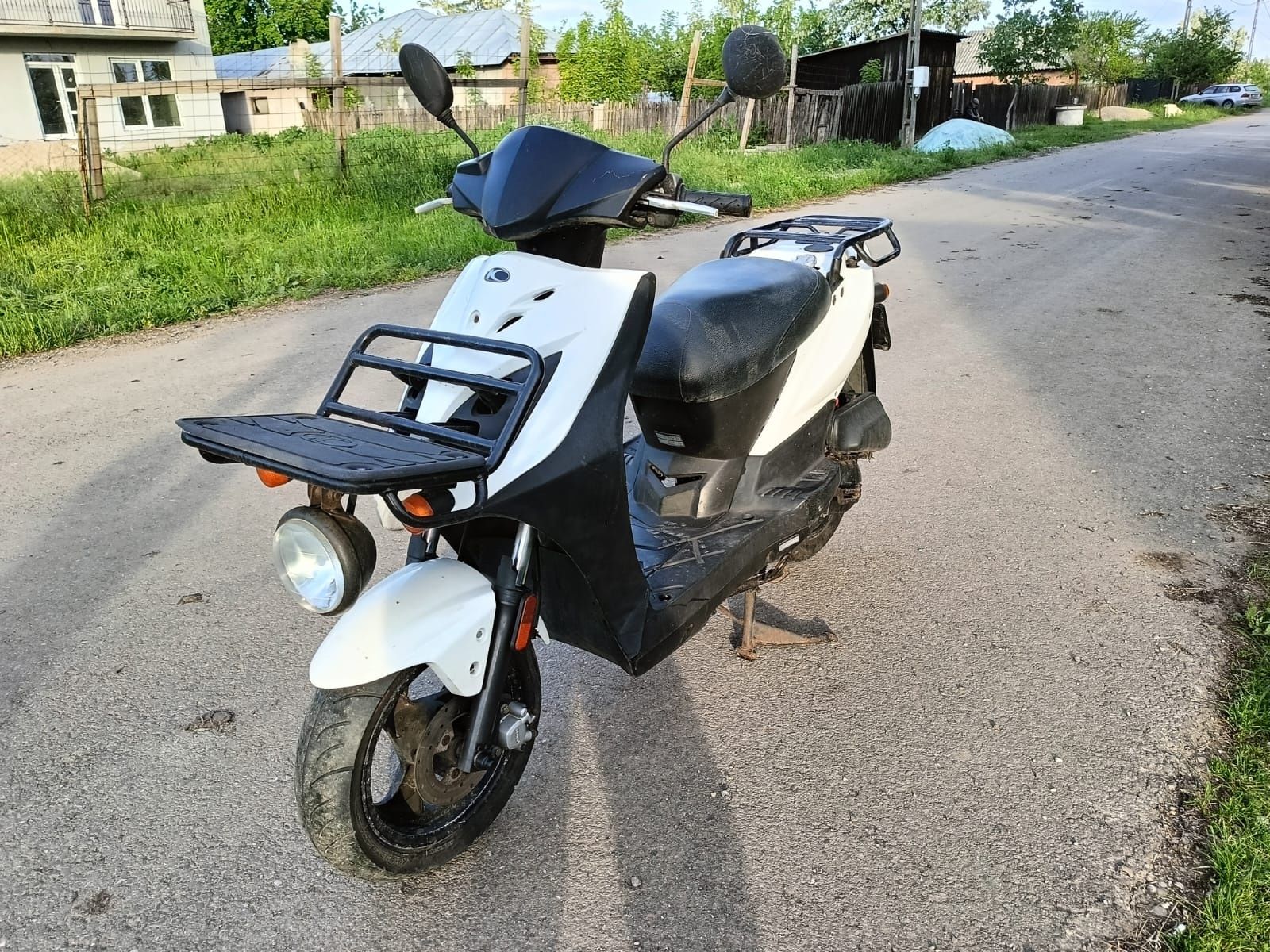 Scuter KYMCO agility Carry 4timpi 49cc se conduce și cu B motoscuter