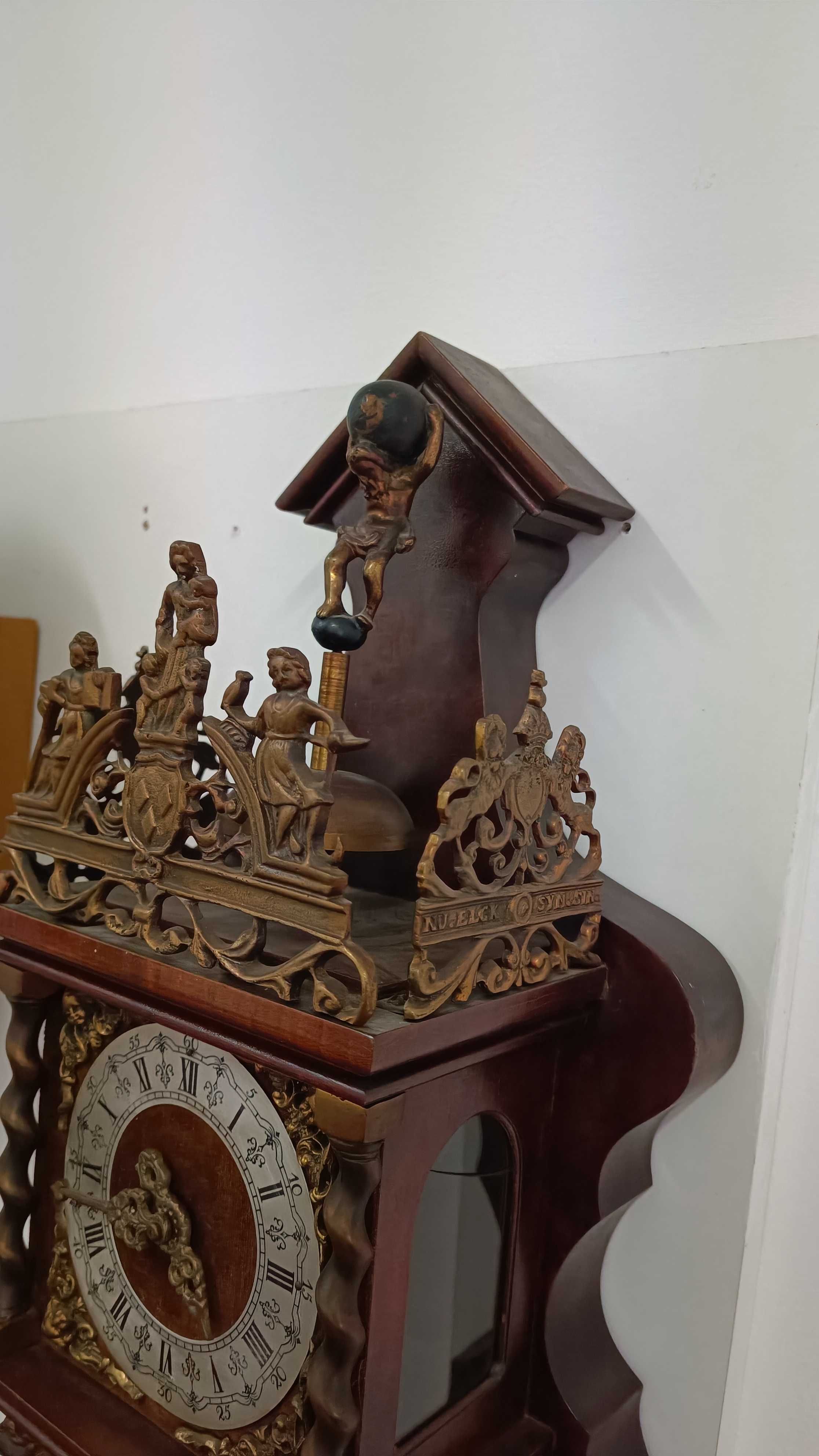 Pendula Nemteasca cu Talere