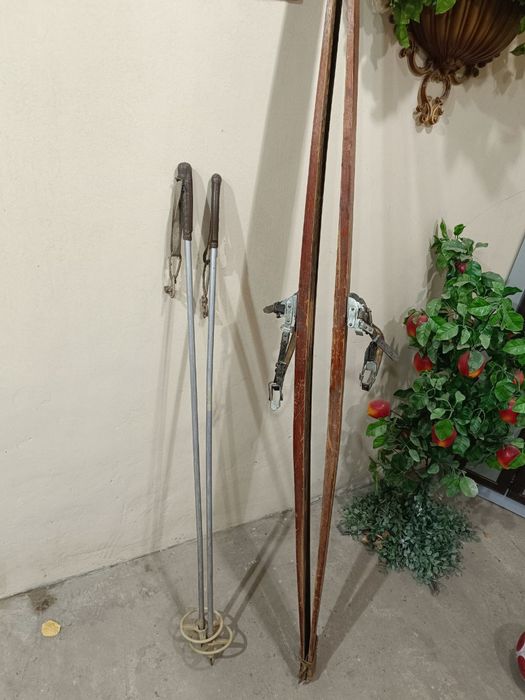 Продам лыжи раритетные.