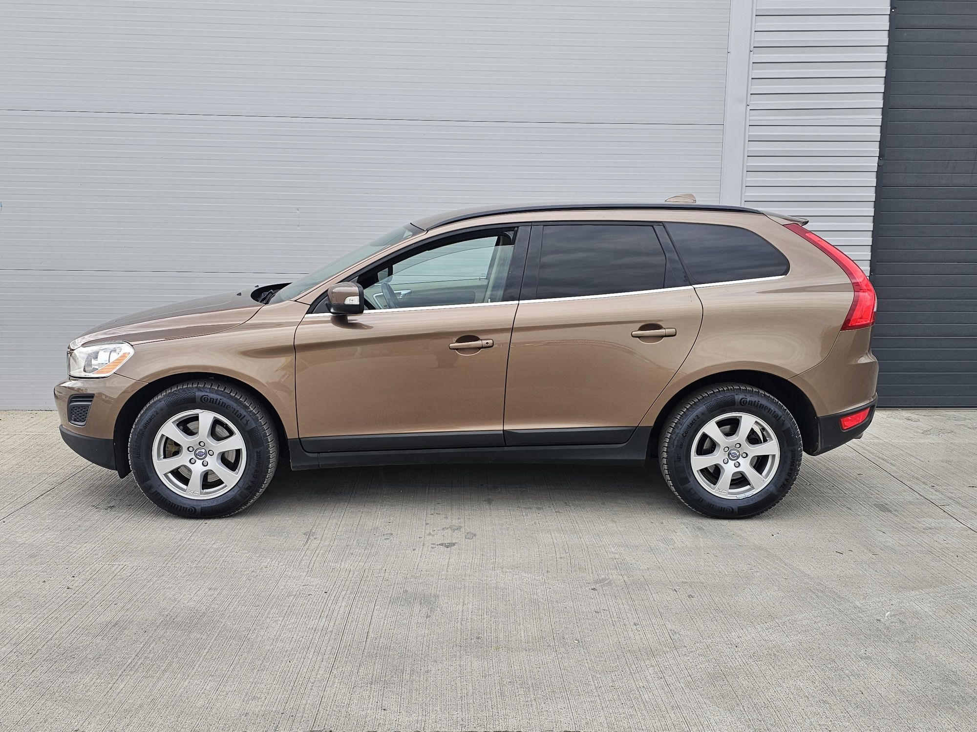 Volvo XC60,2.4 Diesel,4x4,Navi,215CP,Navi,Senzori,Piele,Posibil Rate *
